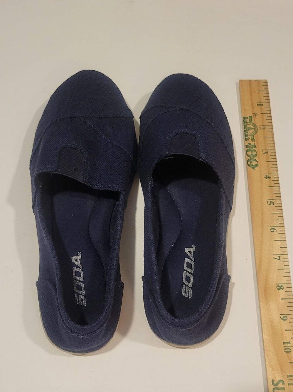 Size 6 Like New Soda Women's Slip-On Canvas Flats in Navy Blue